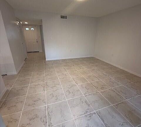 3rd image of 2204 Glenmoor Dr