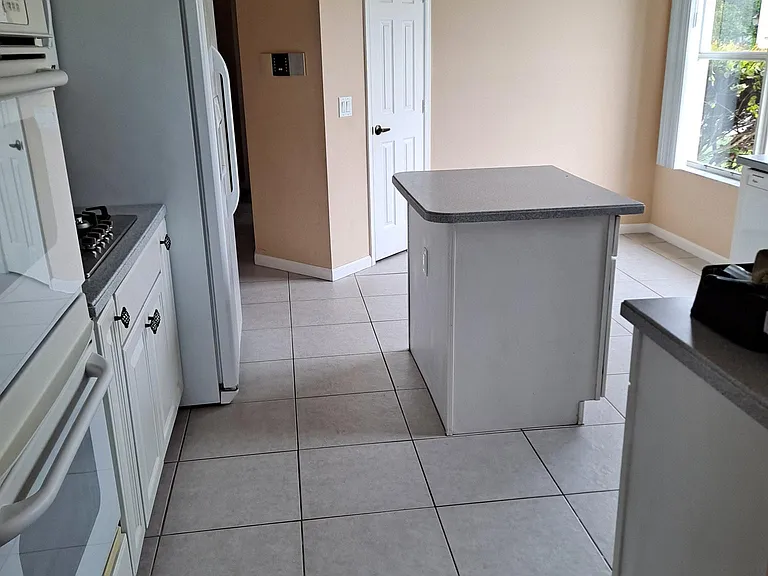 631 Tangelo Cir SW — Photo 8