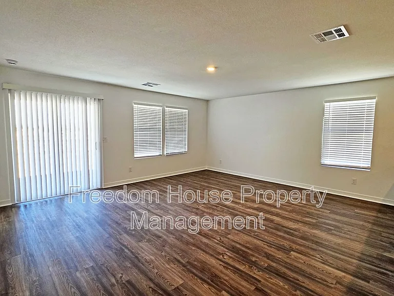 663 E Huyana Wind Dr — Photo 23