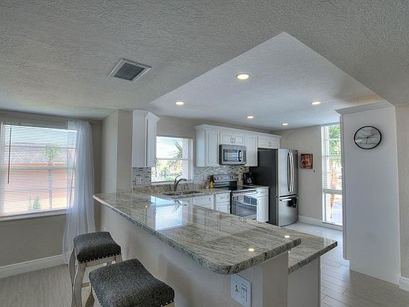 3rd image of 7600 Sun Island Dr S APT 301