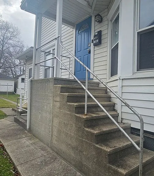104 E Areba Ave #2 — Photo 2