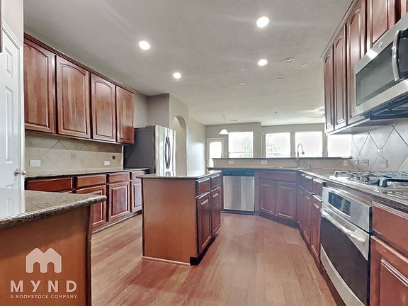 4th image of 10927 Leigh Woods Dr