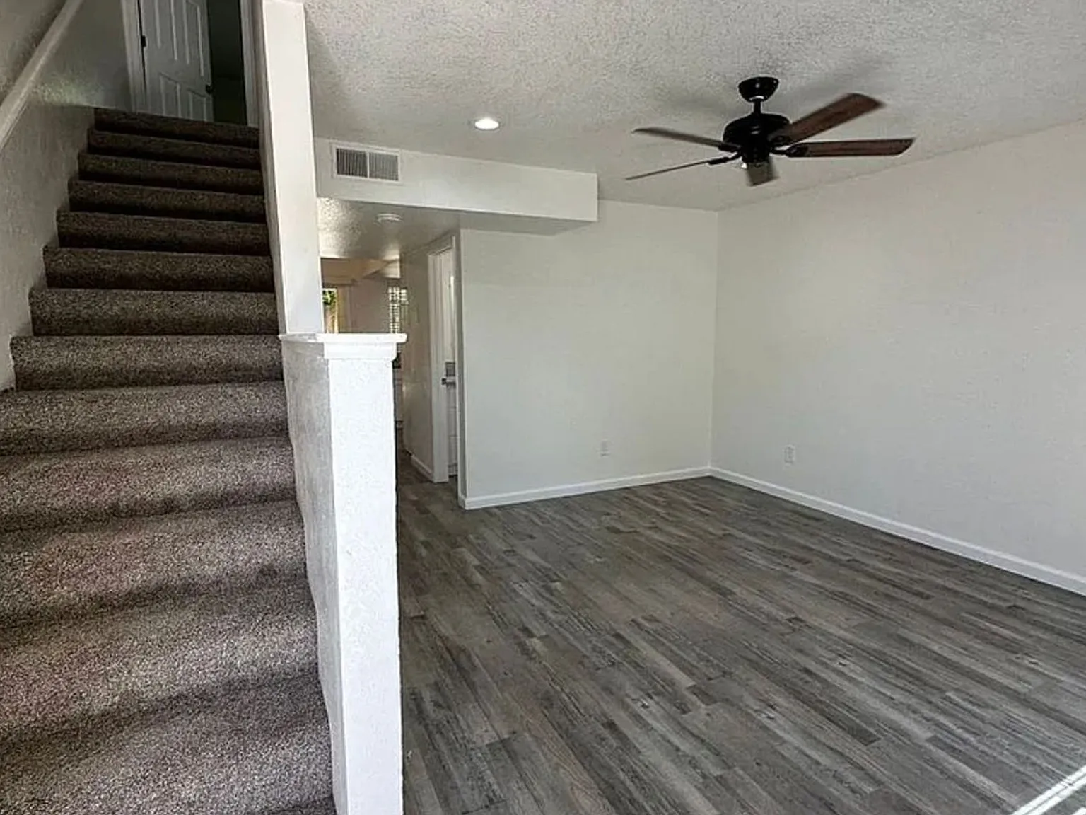 3 Bedroom / 2 Bathroom $1,650 — Photo 2