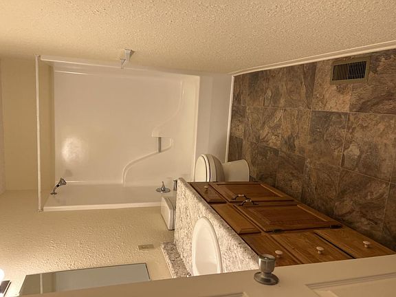 5th image of 141B Rolling Oaks St
