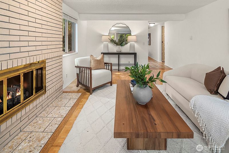 4th image of 3400 25th Avenue W #201