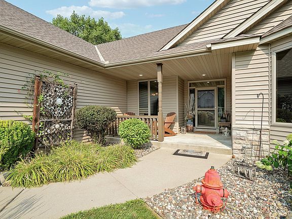 3rd image of 553 Tuttle Dr