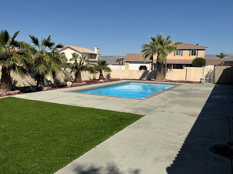 2094 Lariat Dr — Photo 2