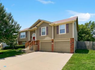 421 Golfview Dr, Pleasant Hill, MO 64080