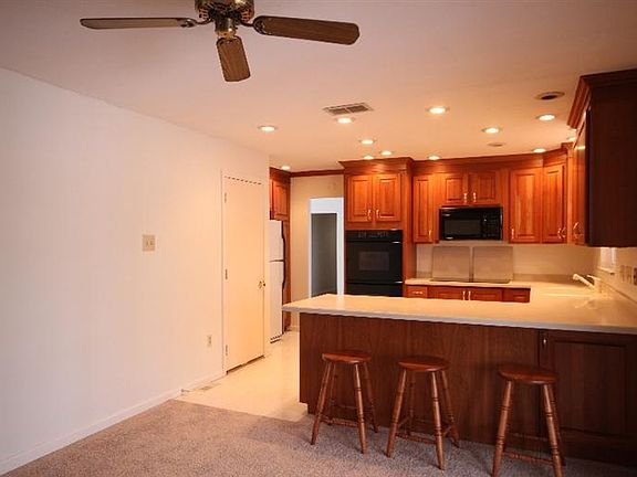5th image of 207 Allanhurst Ave