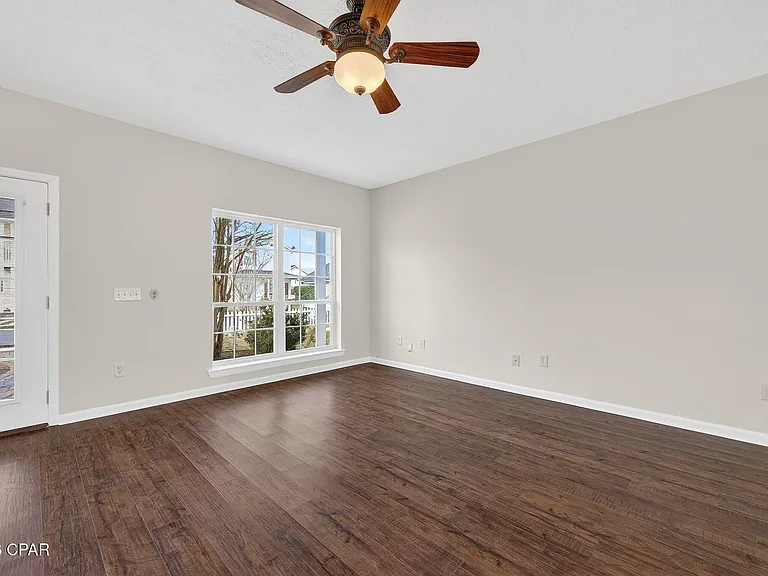 2605 Avondale Ct — Photo 6