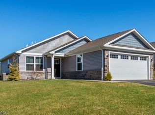 62 Coventry Rd, Hamburg, NJ 07419