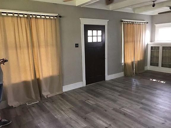 3rd image of 530 E Main St