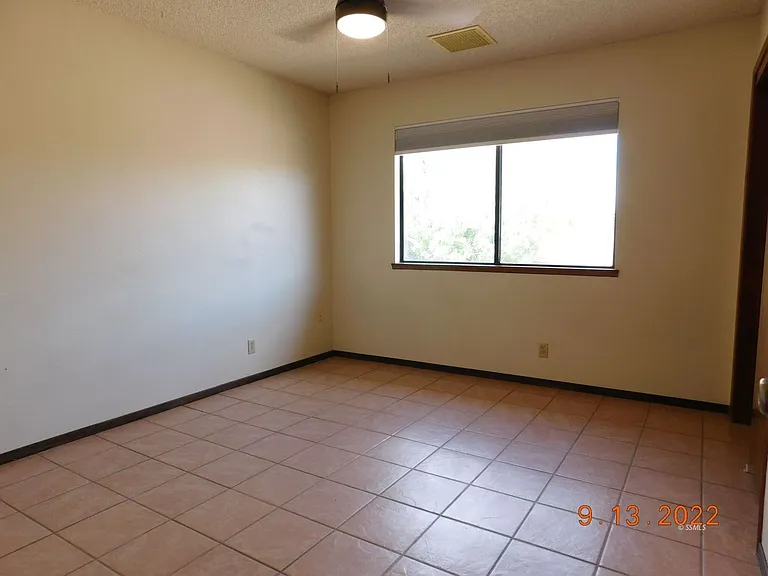 330 E Wilson Ave — Photo 9