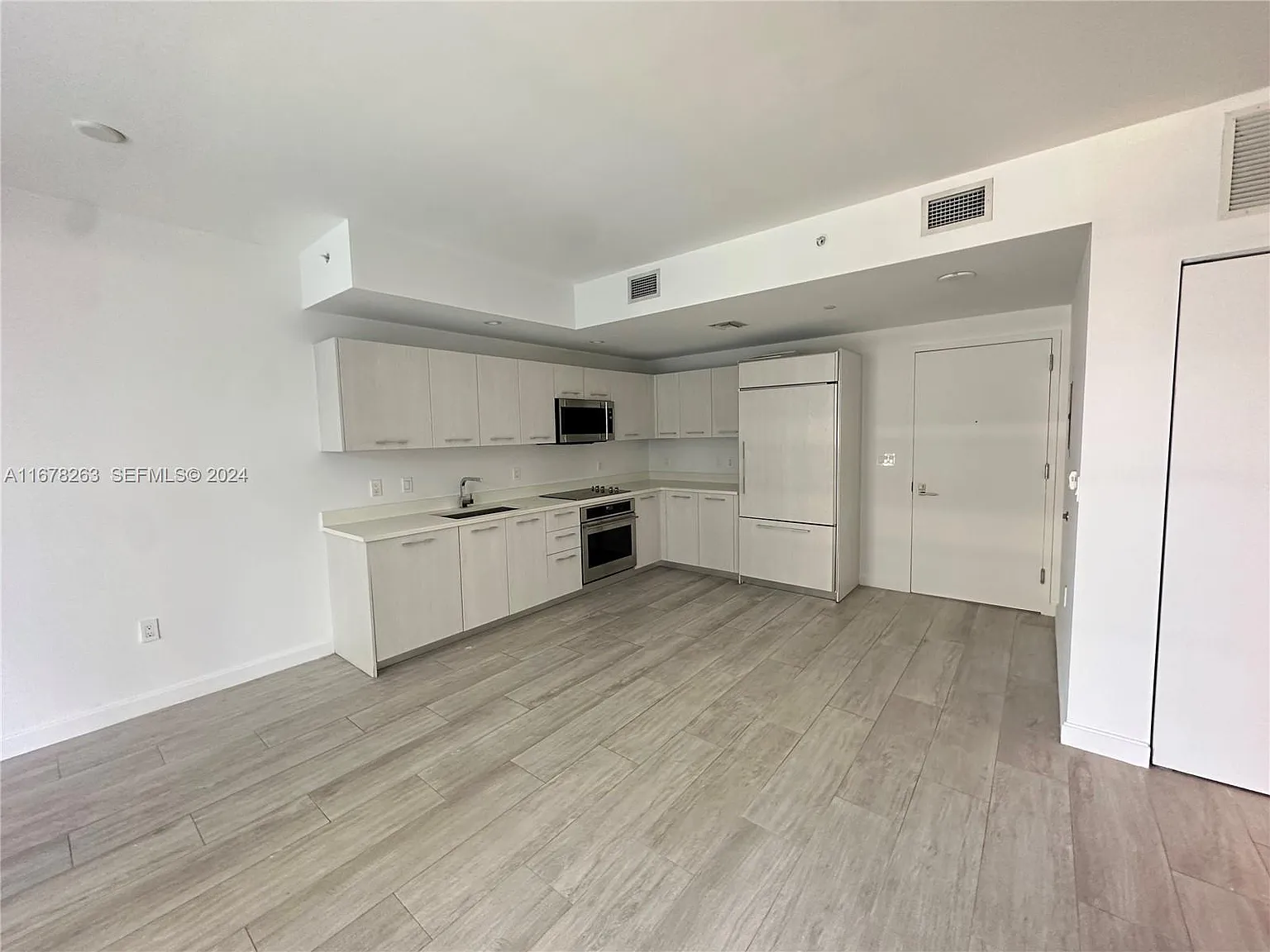 1 bed, 609 sqft, $3,050 — Photo 3