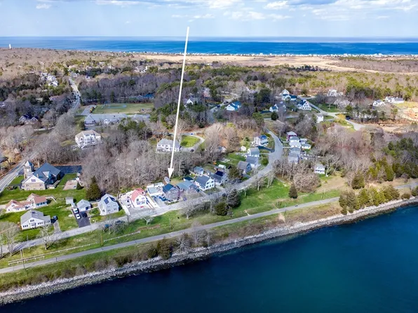 21 Savery Ave, Bourne, MA 02532