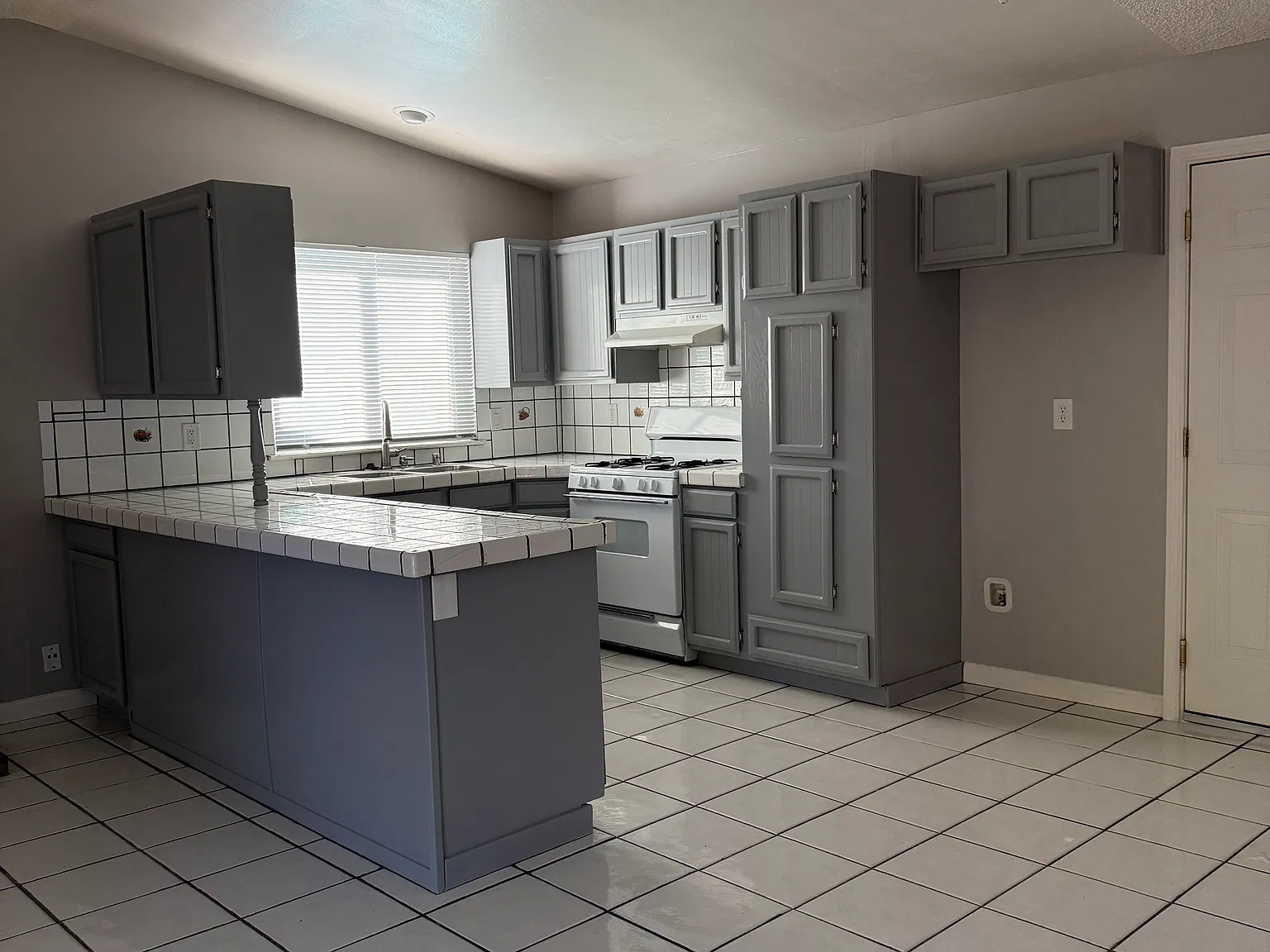 3 bed, 1275 sqft, $2,350 — Photo 4