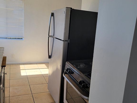 4th image of 11406 Towne Ave