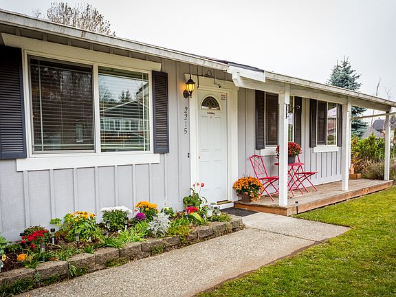 3rd image of 2215 67th Ave NE