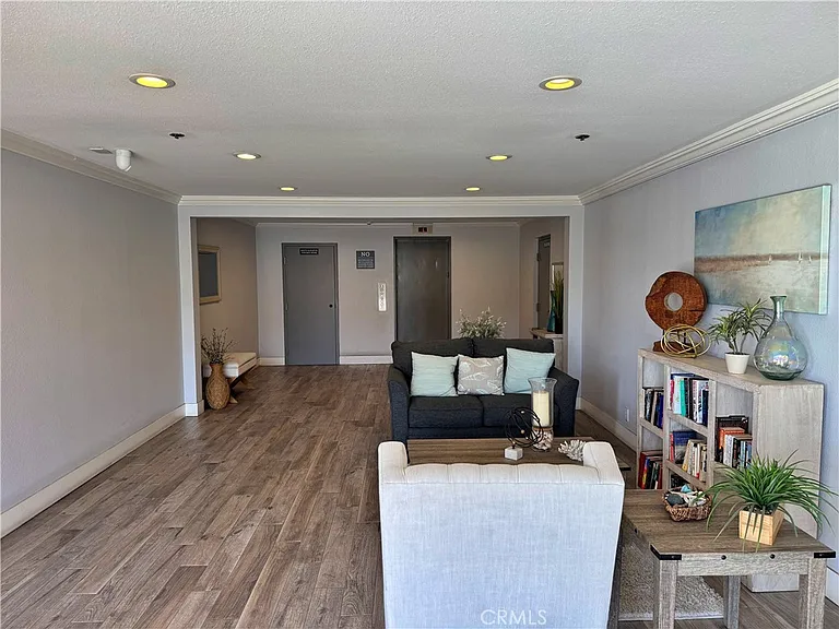 230 S Catalina Ave #203 — Photo 42