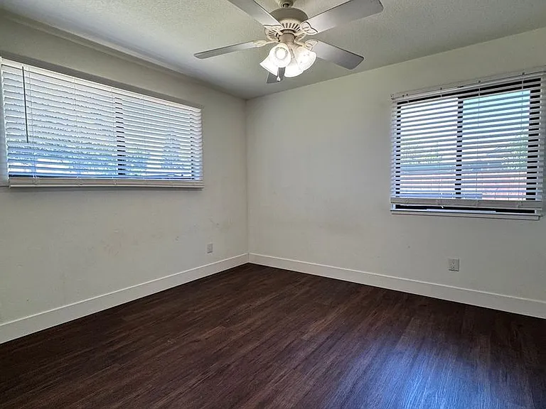 1605 Sutter Ln — Photo 15