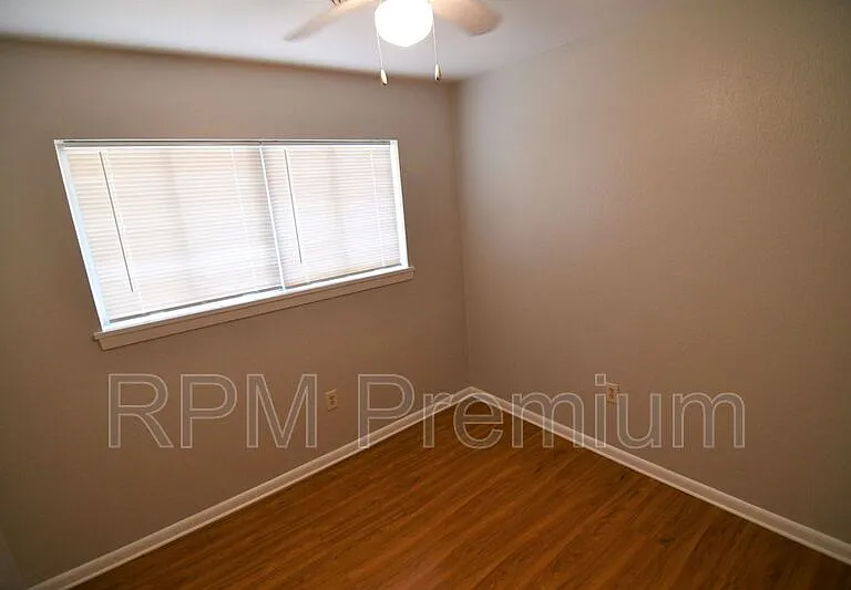 2424 Toledo St — Photo 21