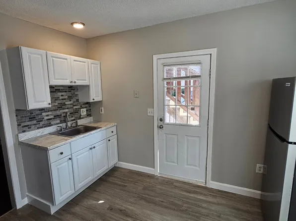 247 Grove St #1R, Manchester, NH 03103