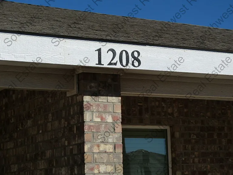 1208 W. Manana Blvd. — Photo 2