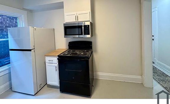 5th image of 9714 Lorain Ave #1
