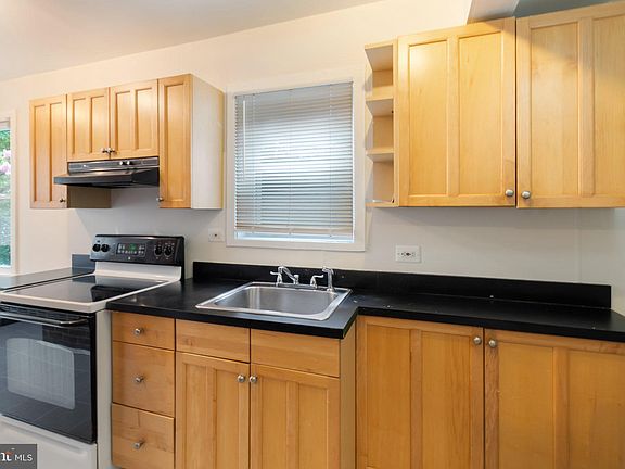 5th image of 920 Boucher Ave APT 1