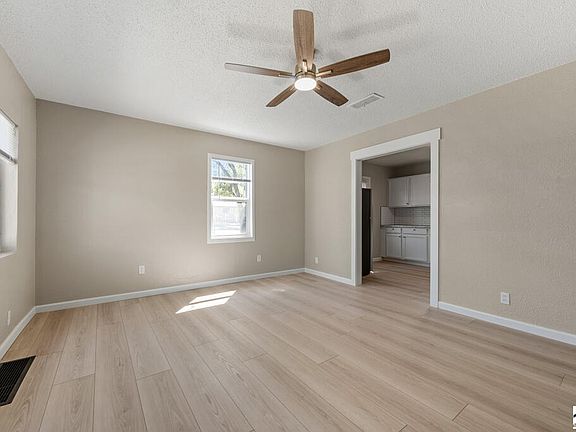 4th image of 2102 W 29th St