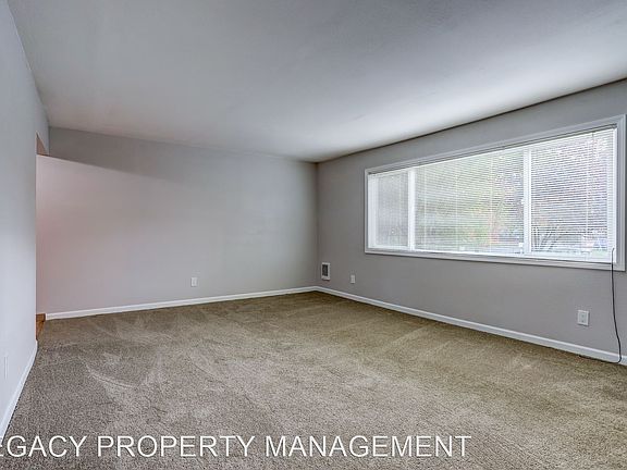 2nd image of 2751 SE Chestnut St #5128378