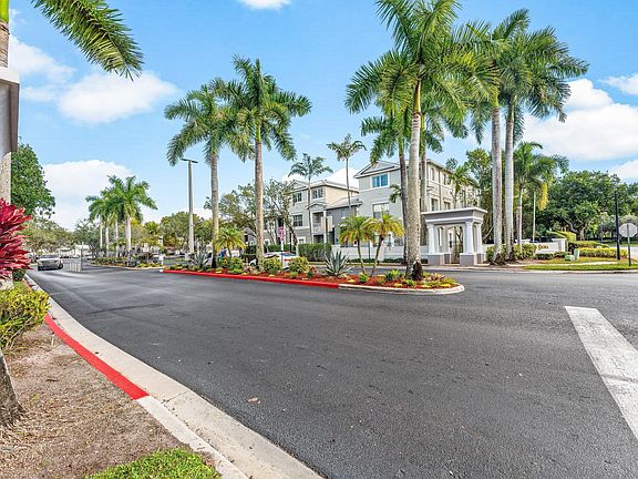 3rd image of 1012 Shoma Drive