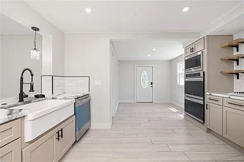 3rd image of 2944 Lake Ave