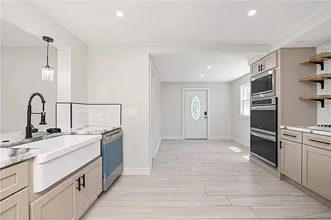 2944 Lake Ave — Photo 3