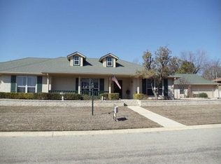 201 Red Oak Ln, Ingram, TX 78025