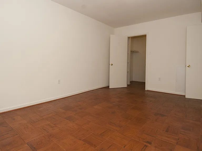 Chestnut Apartments — Photo 18