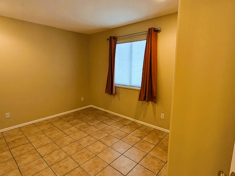 460 1/2 E Scenic Dr — Photo 11