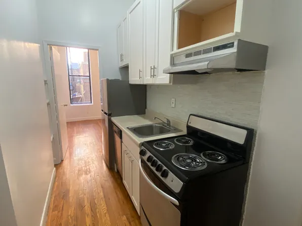 223 East 32nd Street image 3 of 14