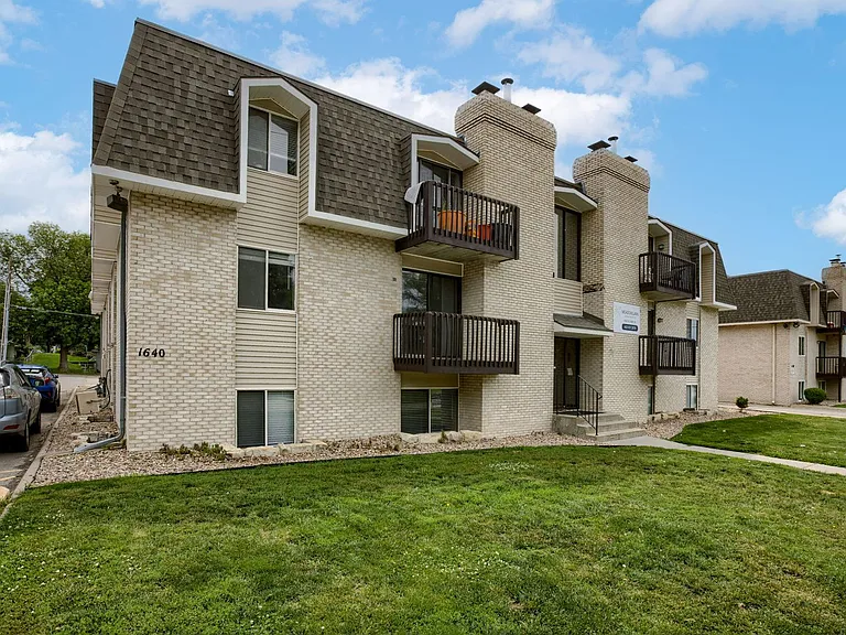 Meadowlark Apts — Photo 25