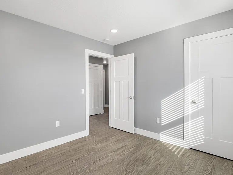 119 42nd Ave NE #104 — Photo 17