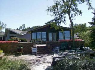 7907 Lake Shore Dr, Gary, IN 46403