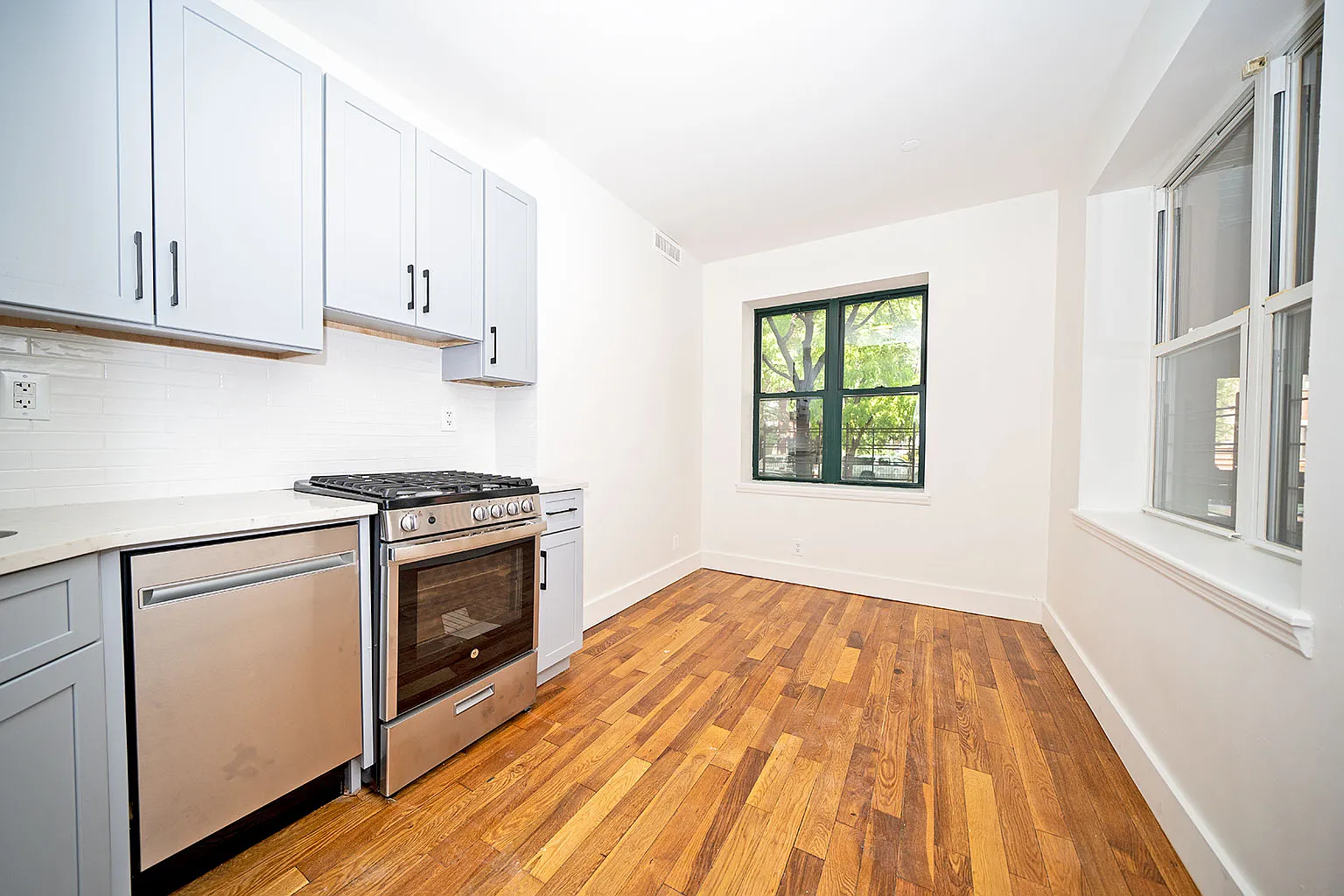 466 Pulaski Street — Photo 2