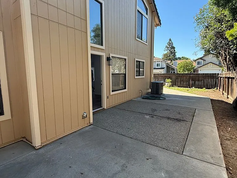 300 Grove Ct — Photo 20