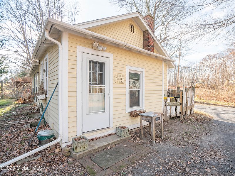 3rd image of 425 Feura Bush Road