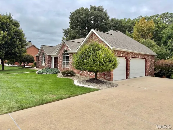 6 Timberwood Dr, Maryville, IL 62062