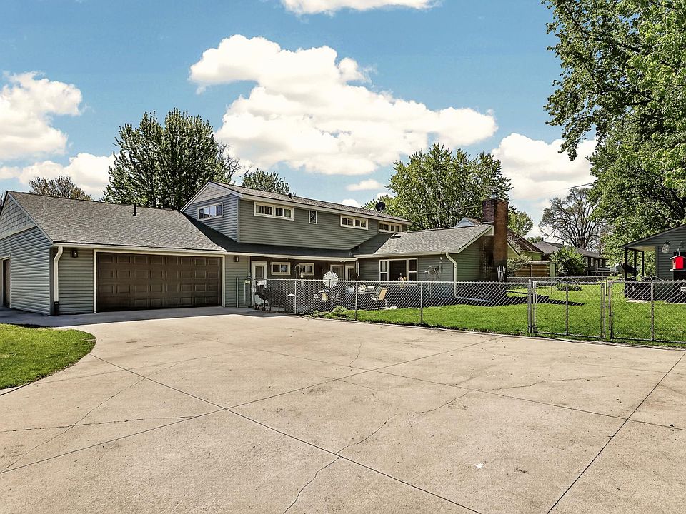 1st image of 305 4th Ave NW