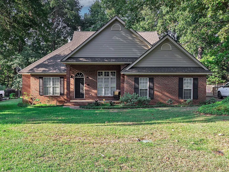 55 Hickory Ln