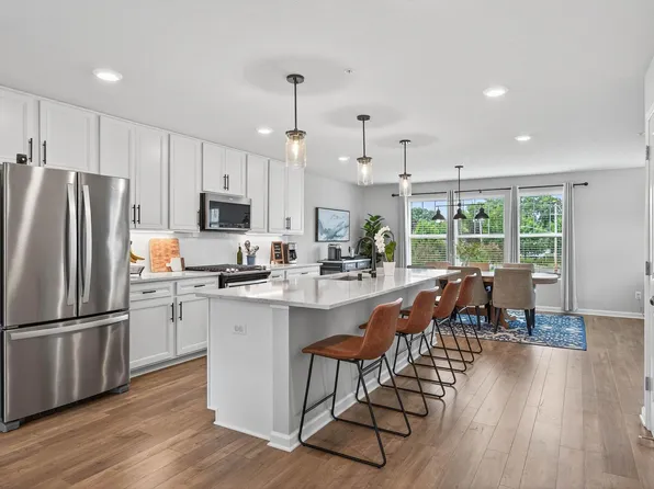 644 Village Dr, New Brighton, MN 55112