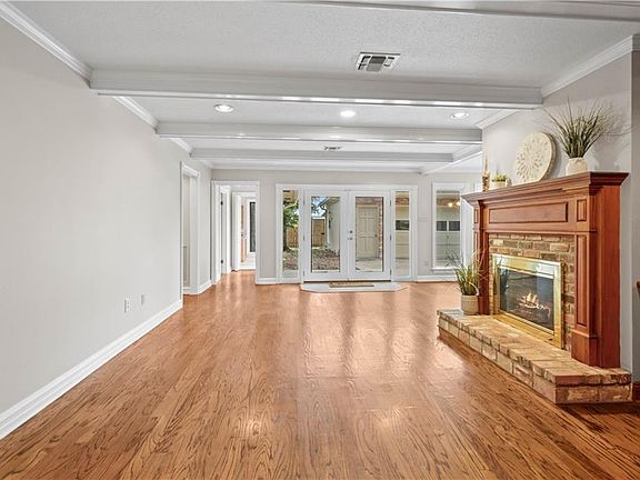 4th image of 1029 Beverly Garden Dr