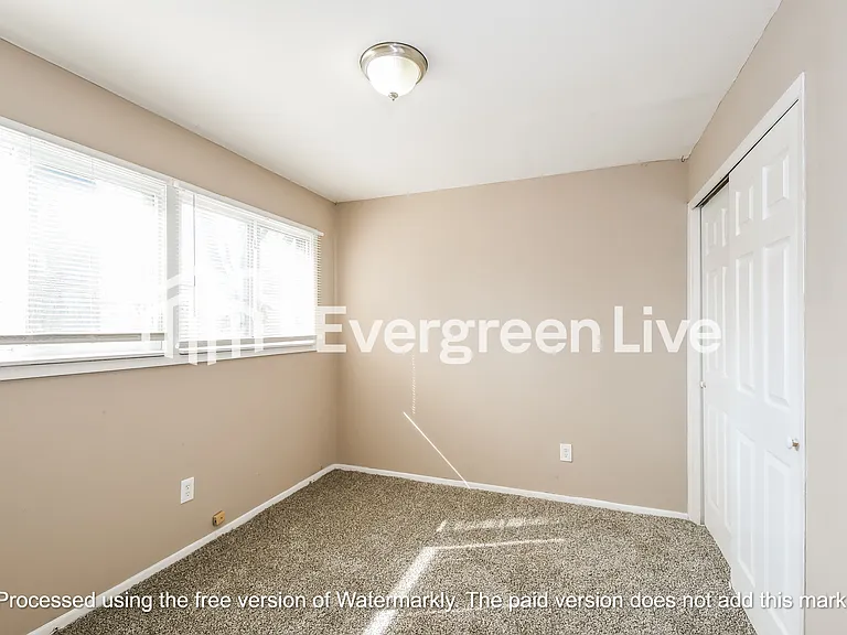 2480 Allen Dr — Photo 3